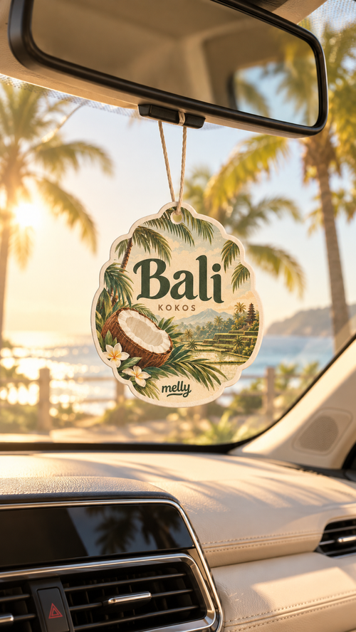 KI-Visualisierung des Bali Kokos Duftanhängers im geparkten Auto